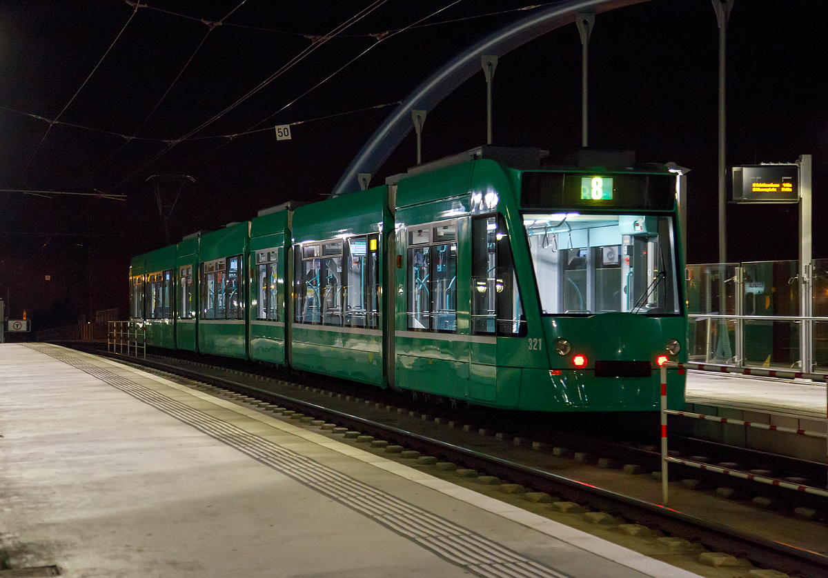 
Der Be 6/8 321, ein siebenteiliger Siemens Duewag der  BVB (Basler Verkehrs-Betrieben) steht am 24.09.2016 um 0:53 Uhr als Line 8 in Weil am Rhein Bahnhof/Zentrum zur Abfahrt nach Basel Neuweilerstrasse bereit.

Das neue Fahrzeug lutete 2001 eine neue Epoche bei den BVB ein, erstmals fuhr ein vollstndig niederfluriges Tram. 

TECHNISCHE DATEN (Be 6/8):
Spurweite: 1.000 mm
Achsfolge:  B'2'B'B'
Fahrzeuglnge:  42.860 mm
Hhe: 3.710 mm
Breite: 2.300 mm
Fubodenhhe ber SO: 300 mm (im Einstiegsbereich) / sonst 360 mm
Niederfluranteil: 100 %
Achsabstand im Drehgestell: 1.800mm
Drehzapfenabstnde: 4.040 mm / 7.700mm
Triebraddurchmesser: 600 mm
Dienstgewicht: 47.868 kg
Fahrdrahtnennspannung: 600 V DC
Anzahl der Antriebe:  6 vom Typ S-E ITB1422-0GA03 2
Motorleistung: 6 x 136 PS 
Sitzpltze: 90
Stehpltze (4 Personen/m): 163