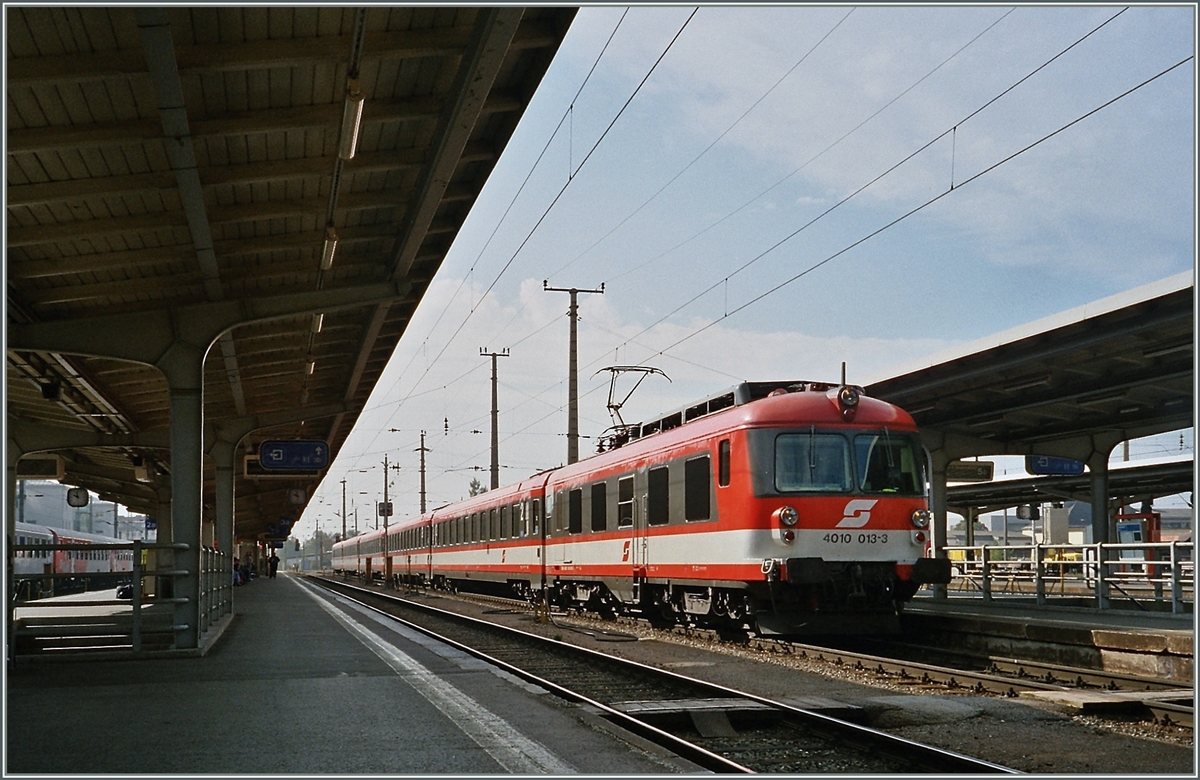 Der formschöne ET 4010 013-3 in Graz. 
Sept. 2004