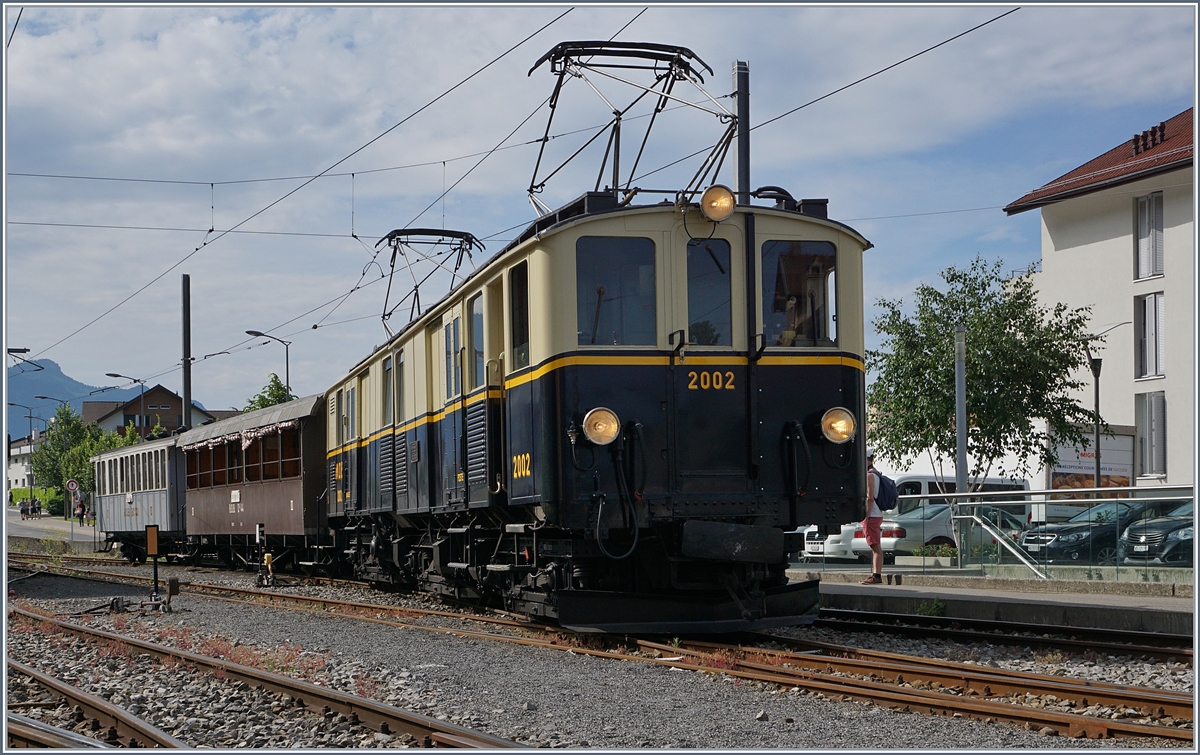 Der FZe 6/6 2002 ist mit dem ersten Zug des Tages in Blonay angekommen.
3. Juni 2017