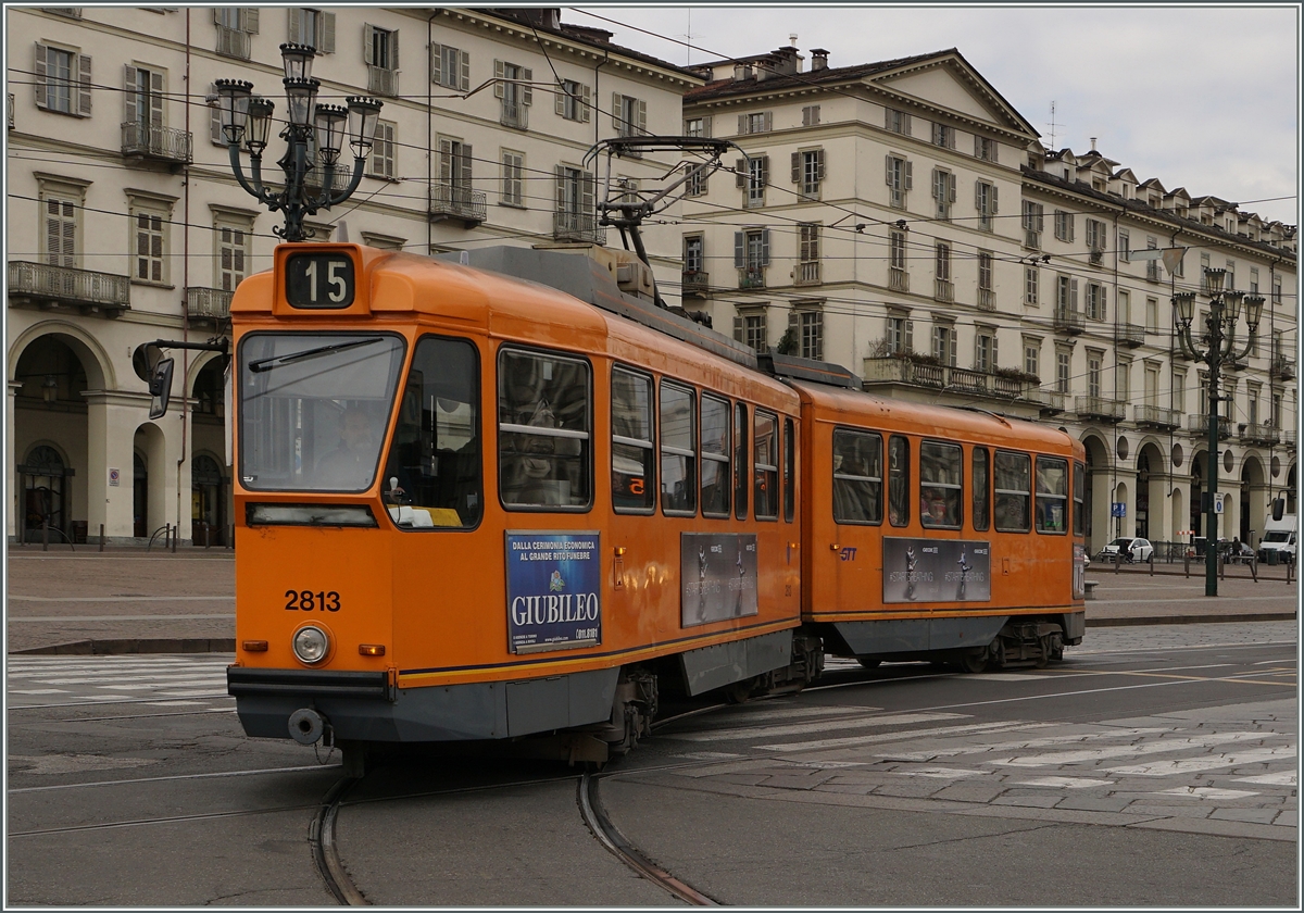 Der GTT Trambahnwagen 2813 der Linie 15 auf der Piazzo Vittorio Veneto in Torino.  
9. März 2016
