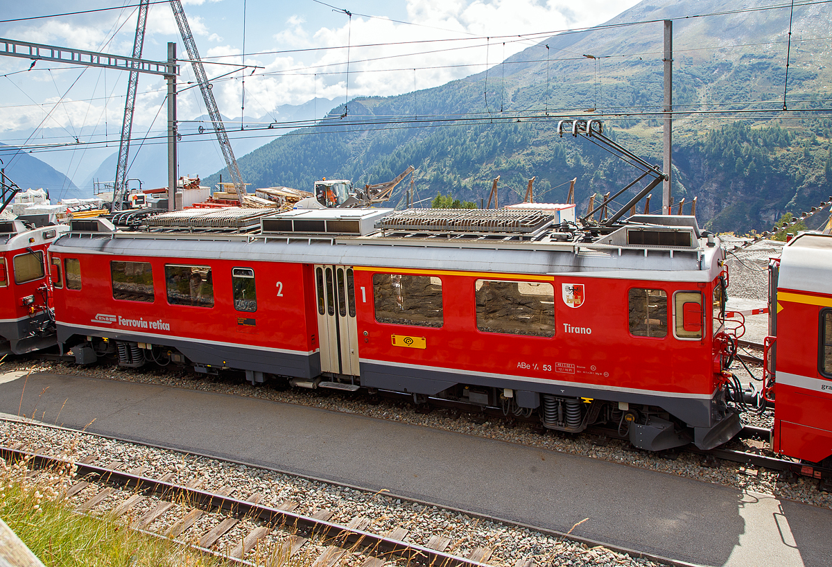 Der RhB ABe 4/4 III - 53  Tirano  Triebwagen am 06.09.2021 mit dem Bernina-Express (BEX) nach Tirano beim Halt in Alp Grm, davor war noch der Triebwagen RhB ABe 4/4 III 51  Poschiavo .

Als ABe 4/4 III werden bei der Rhtischen Bahn (RhB) die 1988 und 1990 beschafften Gleichstrom-Elektrotriebwagen mit den Betriebsnummern 51 bis 56 bezeichnet. Die Schlepptriebwagen werden bei (nur) der Berninabahn eingesetzt, wo sie die Verkehrszunahme bewltigen helfen. 

Die von SWA (Schindler Waggon AG in Altenrhein) und BBC (Brown, Boveri & Cie. in Baden) in zwei Serien (1988 und 1990)zu je drei Stck gebauten und gelieferten Triebwagen waren seinerzeit die ersten RhB-Triebfahrzeuge in Umrichtertechnik mit Drehstrom-Asynchronmotoren. Zudem gehrten sie weltweit zu den ersten Gleichstromtriebfahrzeugen mit GTO-Thyristoren. Sie sind 65 km/h schnell, 47 Tonnen schwer und waren mit einer Stundenleistung von 1.016 kW bei Ablieferung die strksten Gleichstromtriebwagen der RhB. Ihre Anhngelast bei 70 Promille Steigung betrgt 90 beziehungsweise 95 Tonnen, sofern nur Vierachser im Zug sind. Sie weisen zwlf Sitzpltze in der ersten und 16 in der zweiten Klasse auf. Dank Vielfachsteuerung knnen sie untereinander und auch mit den lteren ABe 4/4 II 41–49 sowie Gem 4/4 801–802 in Doppeltraktion fahren, wovon im tglichen Betrieb reger Gebrauch gemacht wird. Eine Doppeltraktion von zwei ABe 4/4 III hat theoretisch eine Leistungsreserve fr die Befrderung von weiteren 50 Tonnen, da die maximale Zughakenlast von 140 Tonnen auf der Berninabahn nicht berschritten werden darf.

TECHNISCHE DATEN:
Gebaute Anzahl: 6 (Nummerierung 51 – 56)
Hersteller: SWA / BBC
Baujahre: 1988 und 1990
Achsformel: Bo′Bo′
Spurweite: 1.000 mm
Lnge ber Puffer: 16.886 mm
Radstand : 13.010 mm
Breite: 2.650 mm
Dienstgewicht: 47 t 
Hchstgeschwindigkeit: 65 km/h
Dauerleistung: 1.016  kW
Anfahrzugkraft: 178 kN
Stundenzugkraft: 108 kN bei 34 km/h
Stromsystem: 1 kV DC (Gleichstrom)
Strombertragung: 2 Einholmstromabnehmer
Steuerung:  GTO-Thyristor
Sitzpltze: 1. Klasse: 12 / 2. Klasse: 16