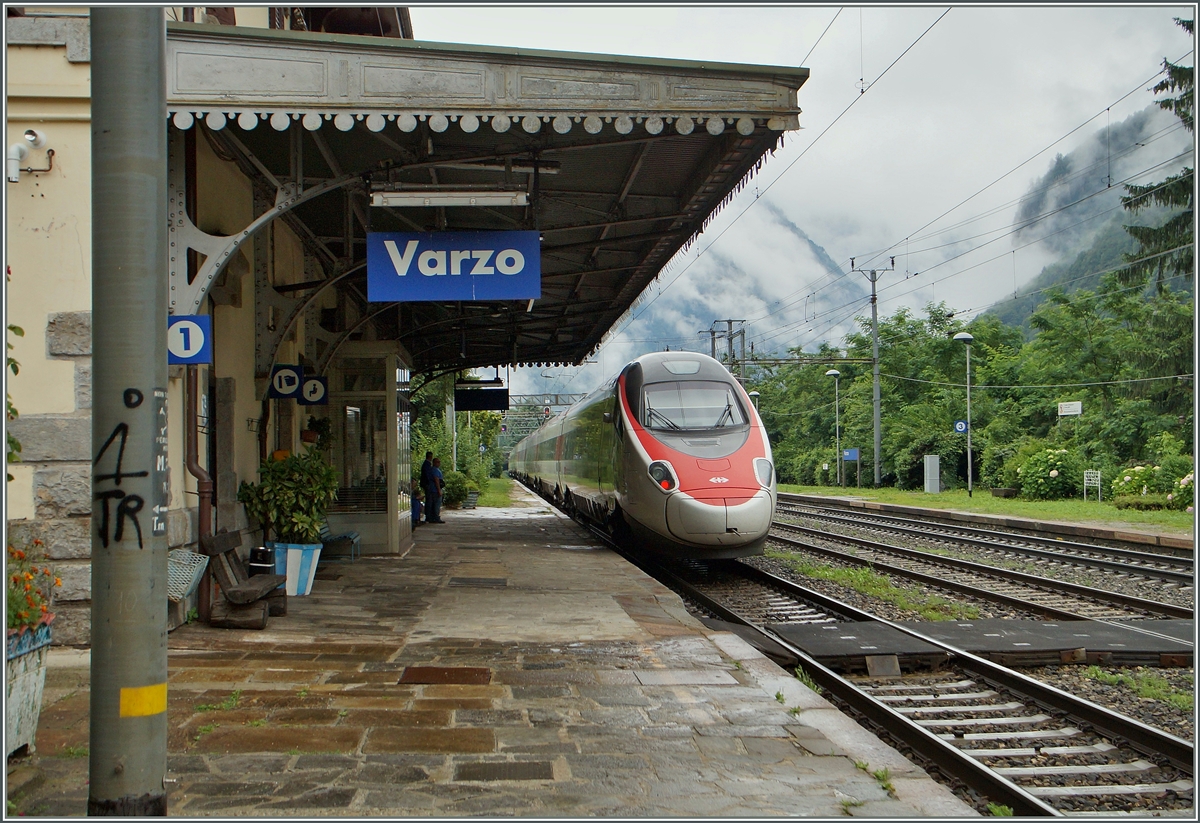 Der SBB ETR 610 fhrt als EC 37 von Genve nach Venezia Santa Lucia in Varzo durch. 2. Juli 2014 