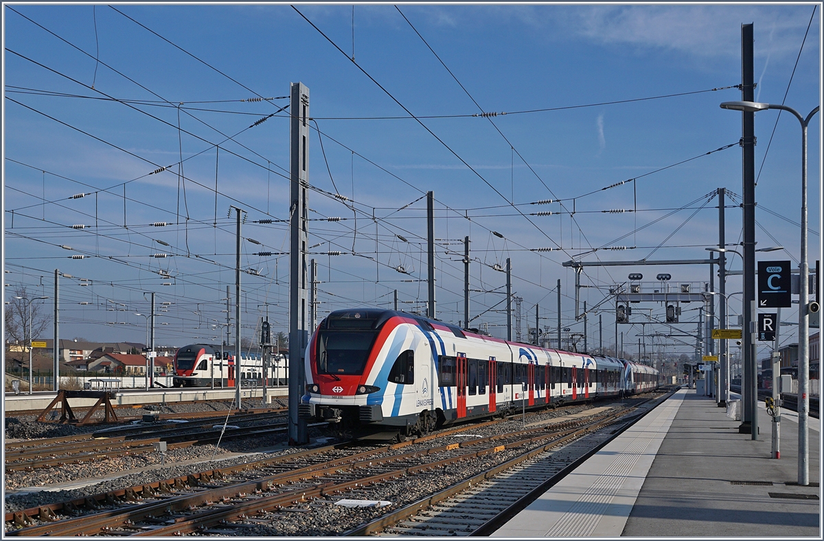 Der SBB Léman Express RABe 522 232 und ein weiter in Annemasse, im Hintergrund wartet ein SBB RABe 511 auf die Abfahrt Richtung Genève. 

21. Jan. 2020