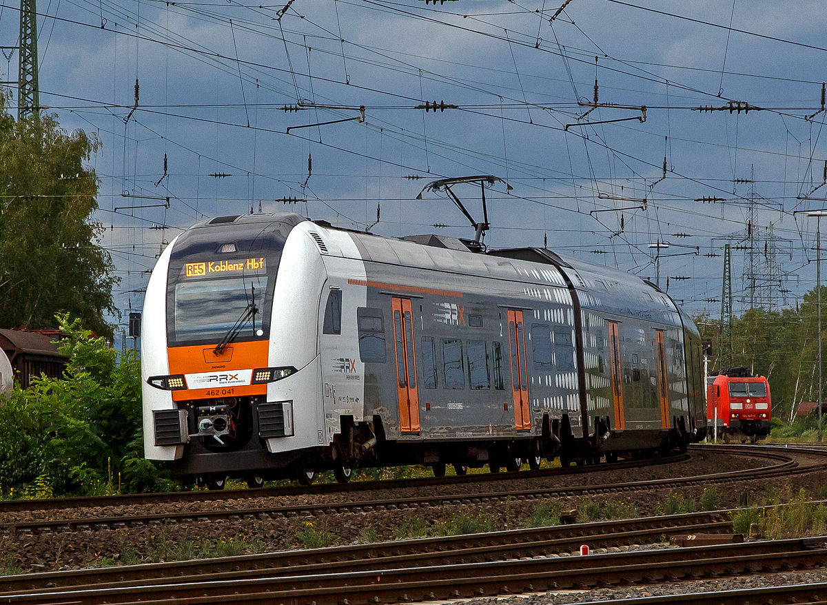 
Der Siemens Desiro HC 462 041 (94 80 0462 041-5 D-SDEHC), fährt am 04.09.2020, als RE 5  Rhein-Express  (Wesel - Koblenz Hbf), durch Koblenz-Lützel in Richtung Koblenz.  Der RE 5 wird von National Express betriebenen.