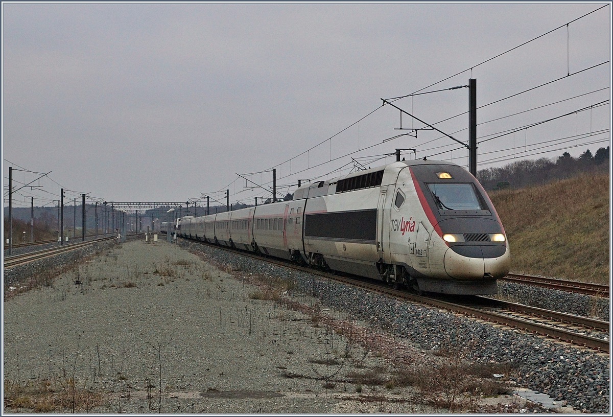 Der TGV Lyria 9206 von Zürich nach Paris Gare de Lyon, bestehend aus zwei Triebzügen, erreicht Belfort-Montbéliard TGV.
15. Dez. 2018