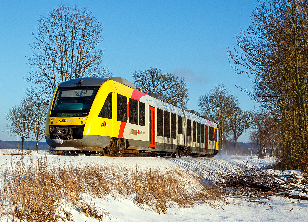 
Der VT 261 (95 80 0648 161-7 D-HEB / 95 80 0648 661-6 D-HEB) ein Alstom Coradia LINT 41 der HLB (Hessische Landesbahn), ex vectus VT 261 am 17.01.2017, RB 90  Westerwald-Sieg-Bahn  (Westerburg - Altenkirchen - Au/Sieg - Siegen), Umlauf RB 61730, von Hachenburg weiter in Richtung Altenkirchen. Er befährt die Oberwesterwaldbahn (KBS 461) zwischen Hachenburg und Ingelbach. 