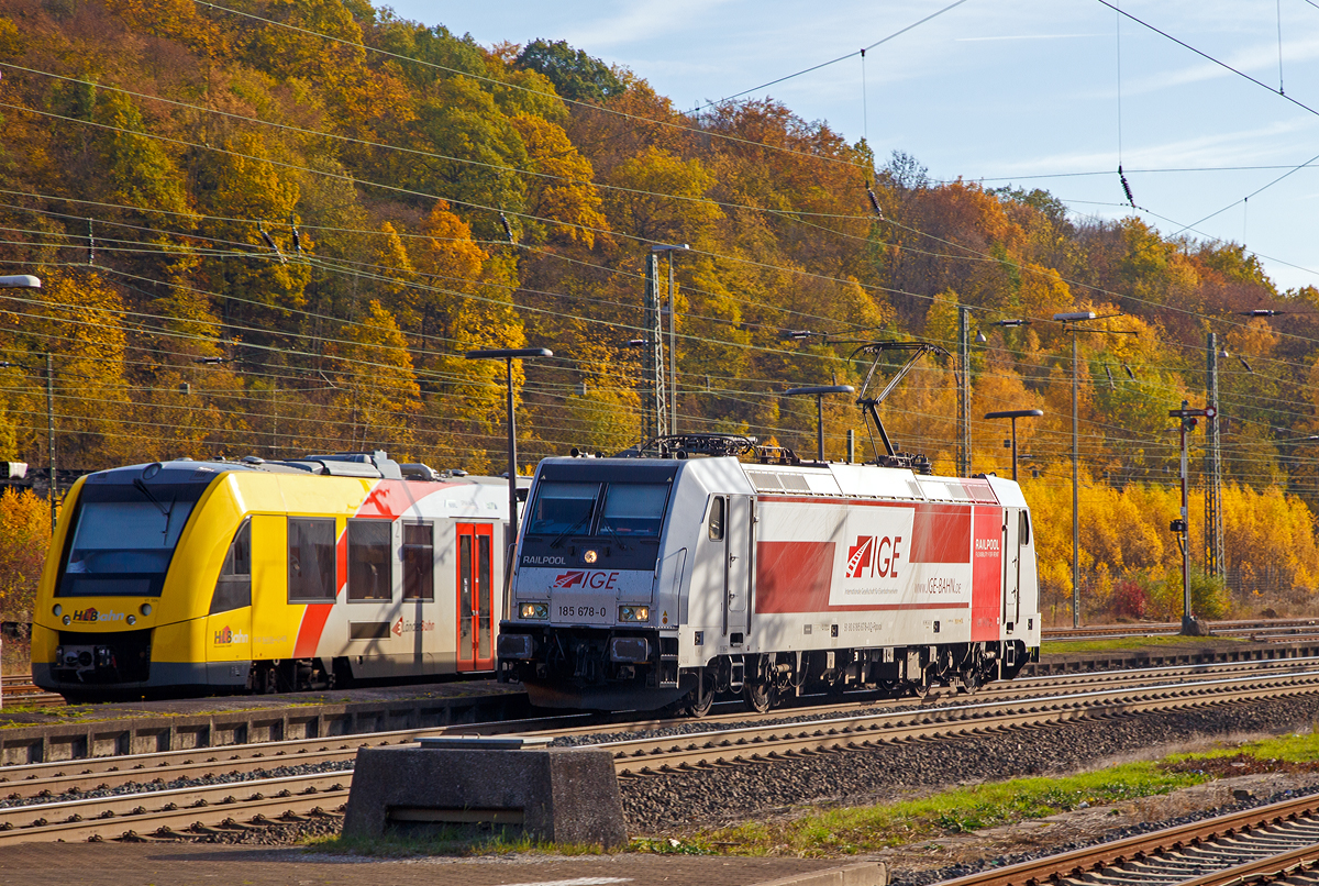 Die an die IGE - Internationale Gesellschaft für Eisenbahnverkehr vermietete Railpool 185 678-0 (91 80 6185 678-0 D-Rpool) fährt als Lz am 03.11.2018 durch den Bf Dillenburg in Richtung Siegen. 

Die TRAXX F140 AC2 wurde 2009 von Bombardier in Kassel unter der Fabriknummer 34700 gebaut.