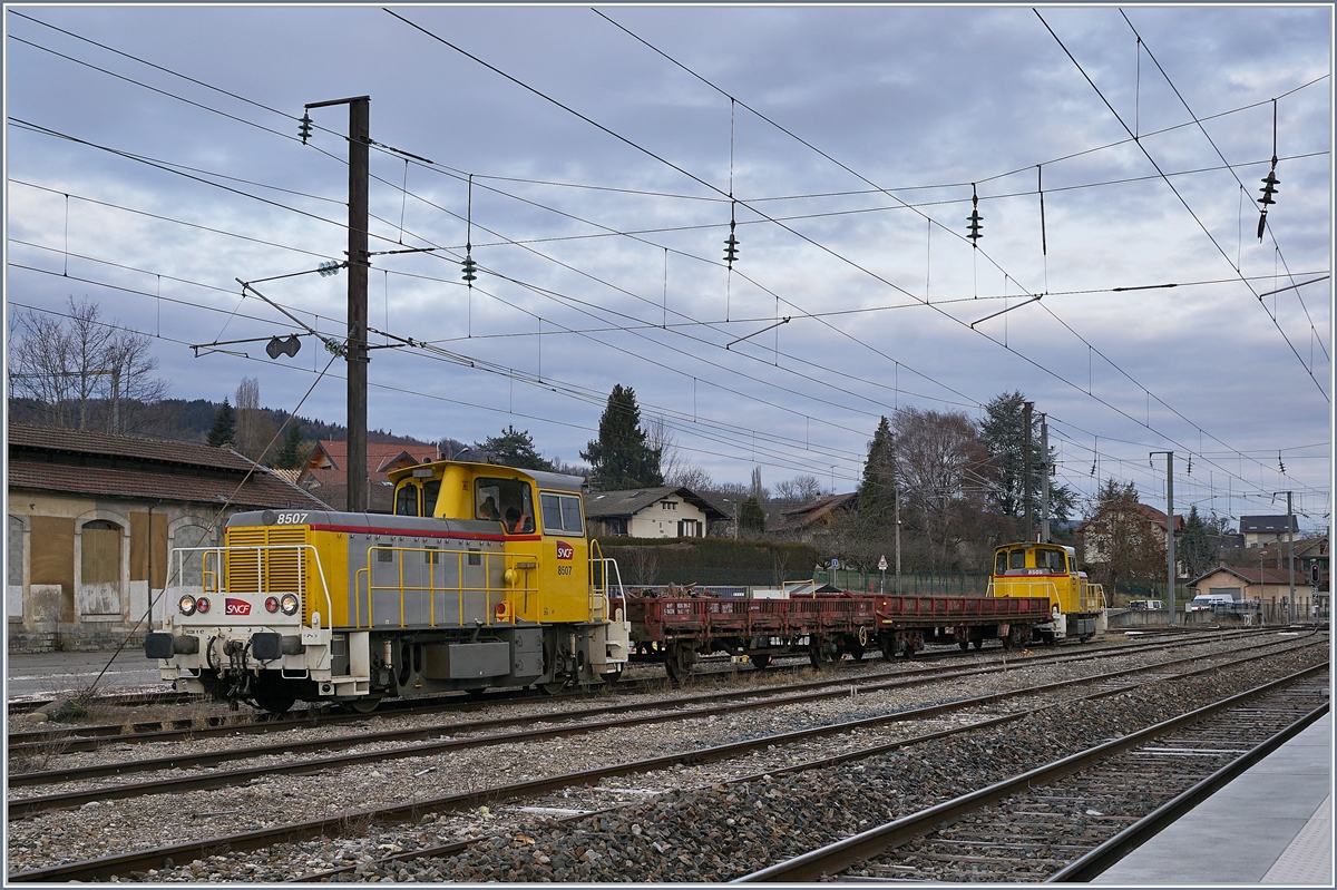 Die beiden Y 8507 und Y 8705 bereiten sich in La Roche sur Foron mit den beiden Dienstgüterwagen für ihre Fahrt vor.

13. Februar 2020