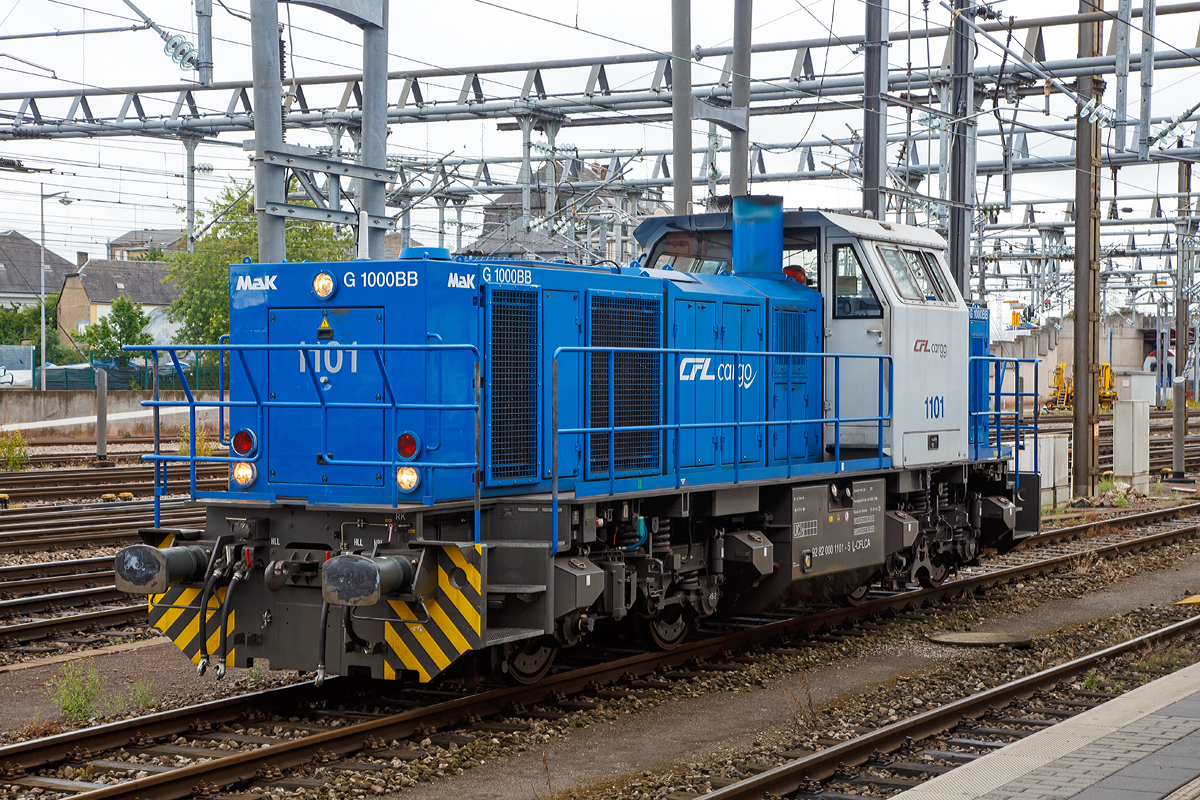
Die CFL Cargo 1101 (92 82 0001 101-5 L-CFLCA) am 18.08.2015 im Bahnhof Luxemburg Stadt. 

Die MaK G 1000 BB wurde 2004 von Vossloh in Kiel unter der Fabriknummer 5001483 gebaut und an die ATC - Angel Trains Cargo (heute Alpha Trains) geliefert, diese hat die Lok an die CFL Cargo vermietet.