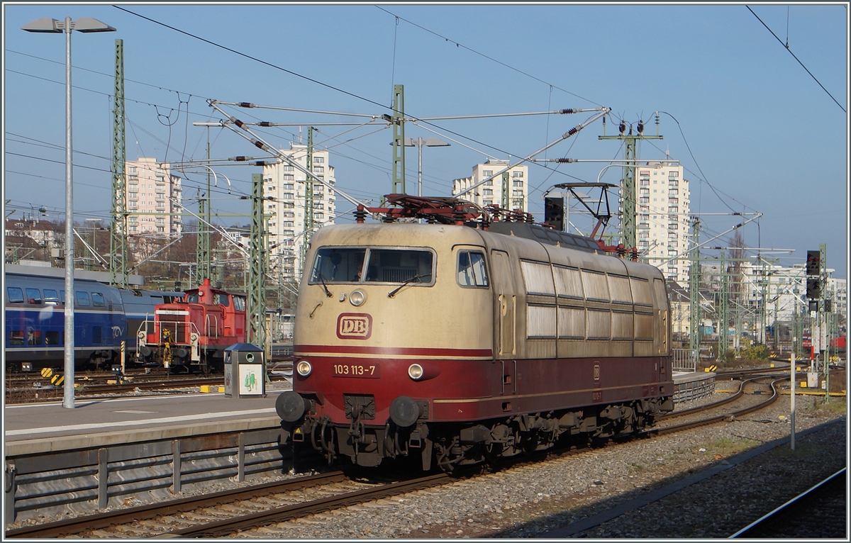 Die DB 103 113-7 in Stuttgart Hbf.
28. Nov. 2014