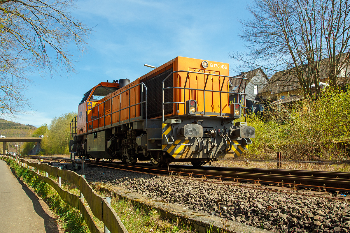 
Die KSW 46 (92 80 1277 807-4 D-KSW) der Kreisbahn Siegen-Wittgenstein, eine Vossloh G 1700-2 BB, am 06.09.2019 beim Rangieren in Herdorf.