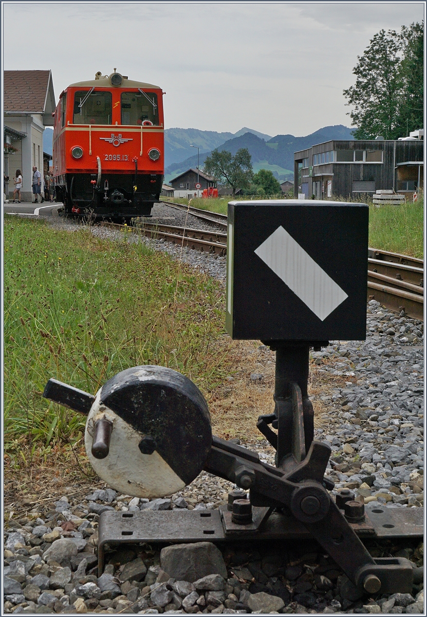 Die ÖBB 2095.13 der BWB wartet in Schwarzenberg auf die Abfahrt Richtung Bezau.
9. Juli 2017
