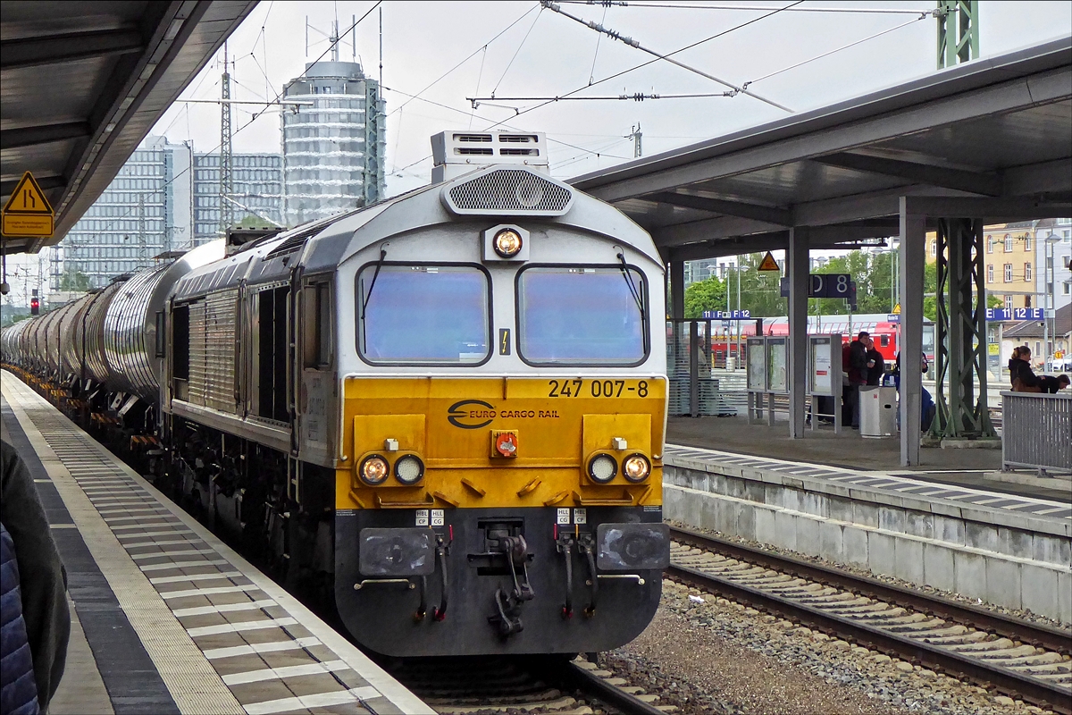 Diesellok Class 77 von Euro cargo Rail durchfährt am 22.05.2019 den Bahnhof von München Ost mit einem Tankkesselzug. (Hans)