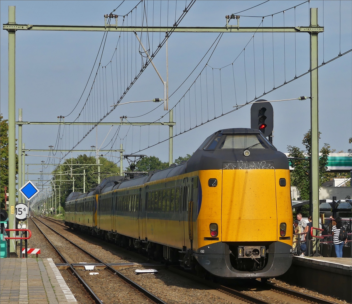Doopeltraktion 4236 mit 4083 ICMm Koploper verlsst den Bahnhof von Etten-Leur in Richtung Breda - Zwolle. 30.08.2019 (Jeanny)