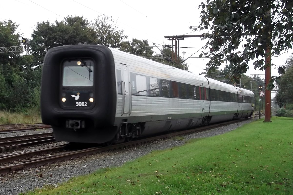 DSB 5082 verlässt Padborg für Hamburg Hbf am 24 September 2014.