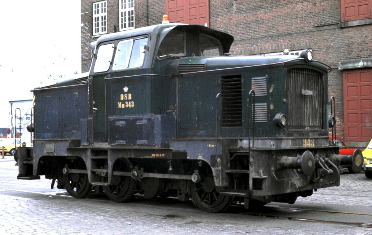 DSB MH Nr.343 in Aarhus im Juli 1977. Erbauer Frichs, Baujahr 1960 - 1965, MA Motor, 323 kW bei 1100 Umdrehungen; Vmax 60km/h; LP 9440 mm, 45 t.