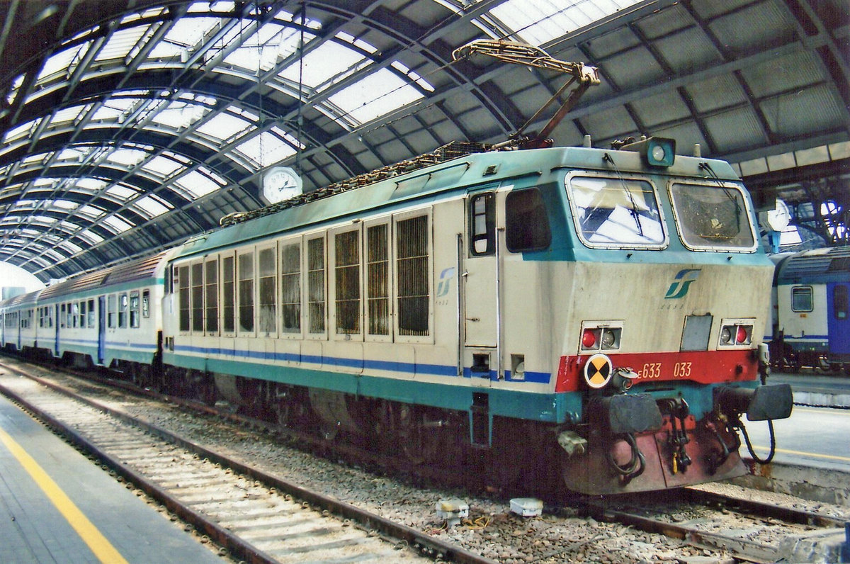 E 633 033 steht am 18 Mai 2008 in Milano Centrale.