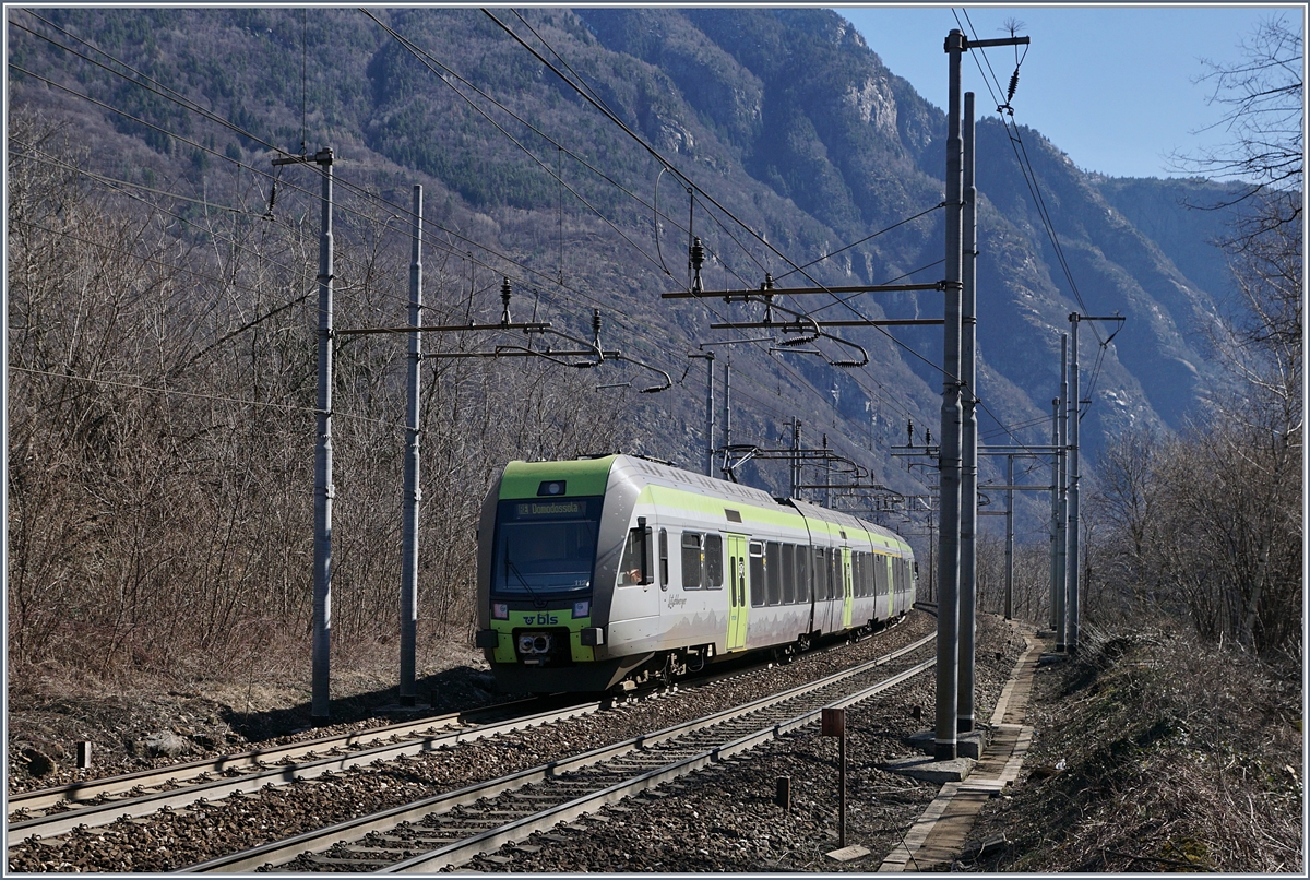 Ein BLS Lötschberger asl RE von Bern nach Domodossola kurz nach Varzo, ab Juli soll dass RE Angebot noch ausgebaut werden.
11. März 2017