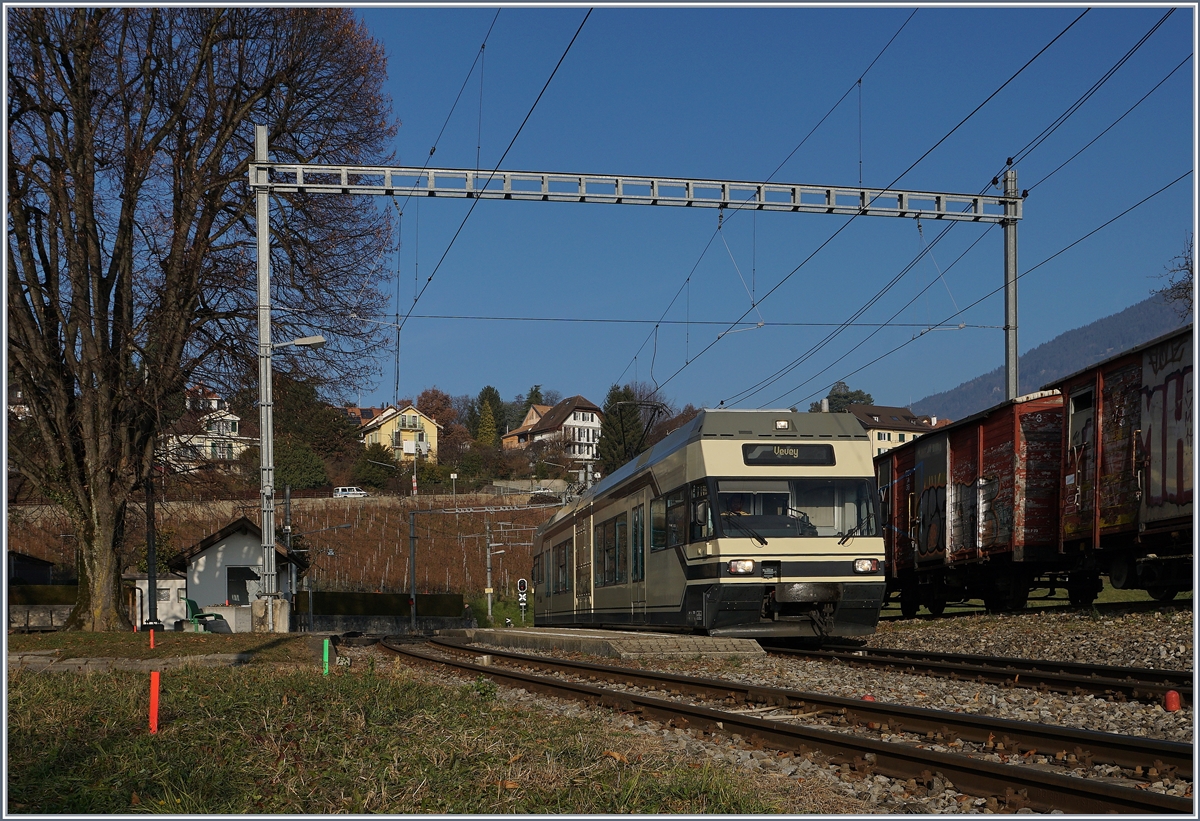 Ein CEV MVR GTW Be 2/6 verlässt den Bahnhof St-Légier Gare Richtung Vevey. Ein schon bald historisches Bild, denn die GTW werden an die BTI abgegeben und der Bahnhof St-Legier umgebaut.
15. Dez. 2016