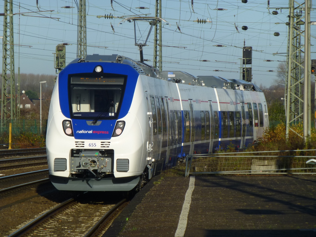 Ein dreiteiliger Talent 2 von National Express mit der Nummer 655 (9480 9 442 655-8 D-NXG) ist am 26.11.15 auf Testfahrt in Hamm/Westf.