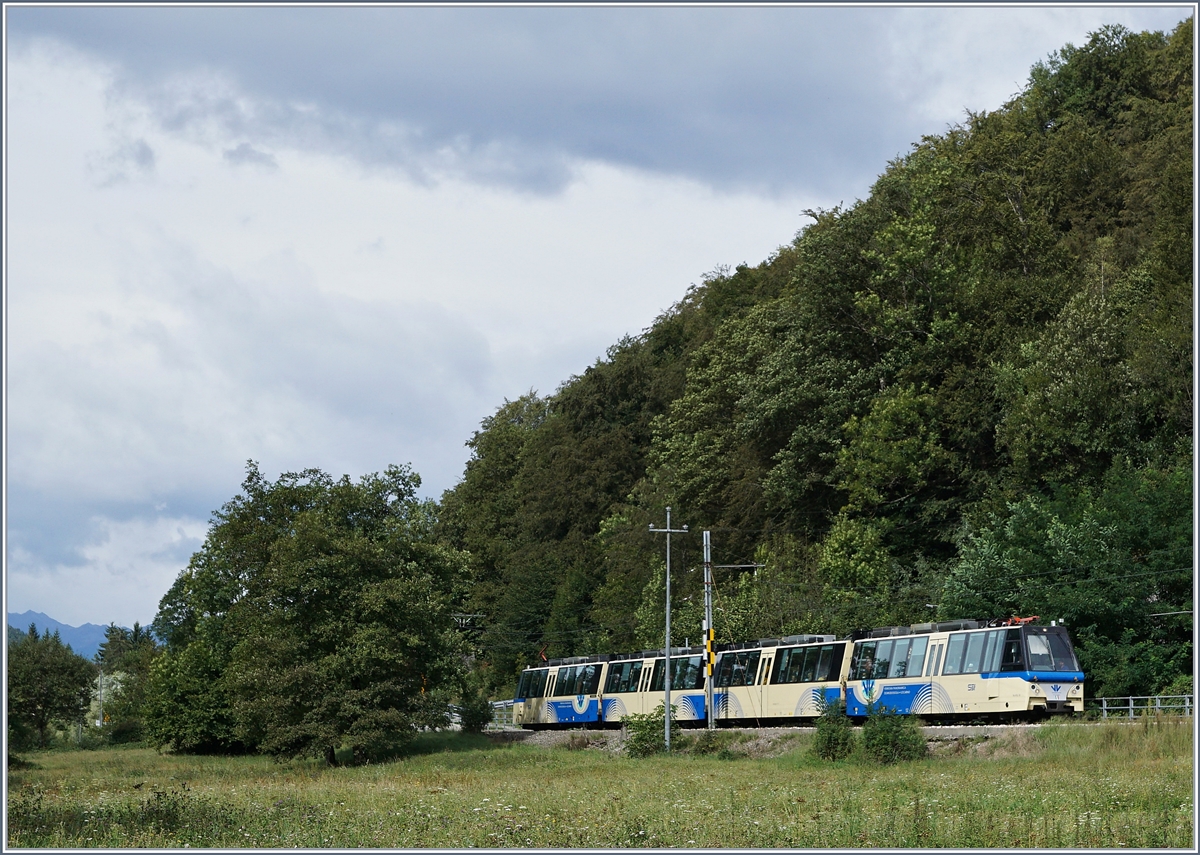 Ein Ferrovia Vigezzina SSIF Treno Panoramico bei Re auf der Fahrt von Domossola nach Locarno.
5. Sept. 2016