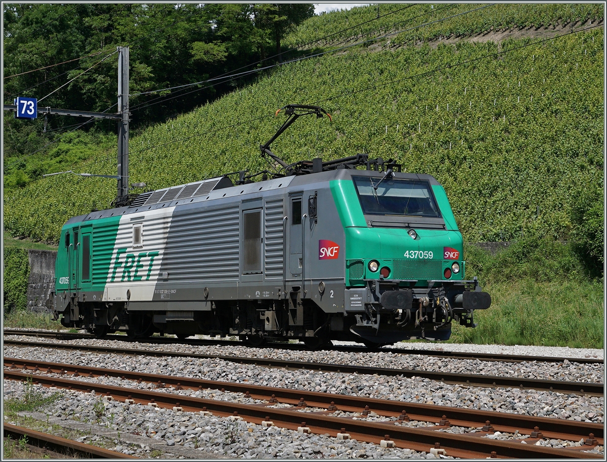 Ein  Fretchen , die SNCF BB 37 059 auf dem Weg nach Lausanne Triage bei der Durchfahrt in La Plaine.
20. Juni 2016