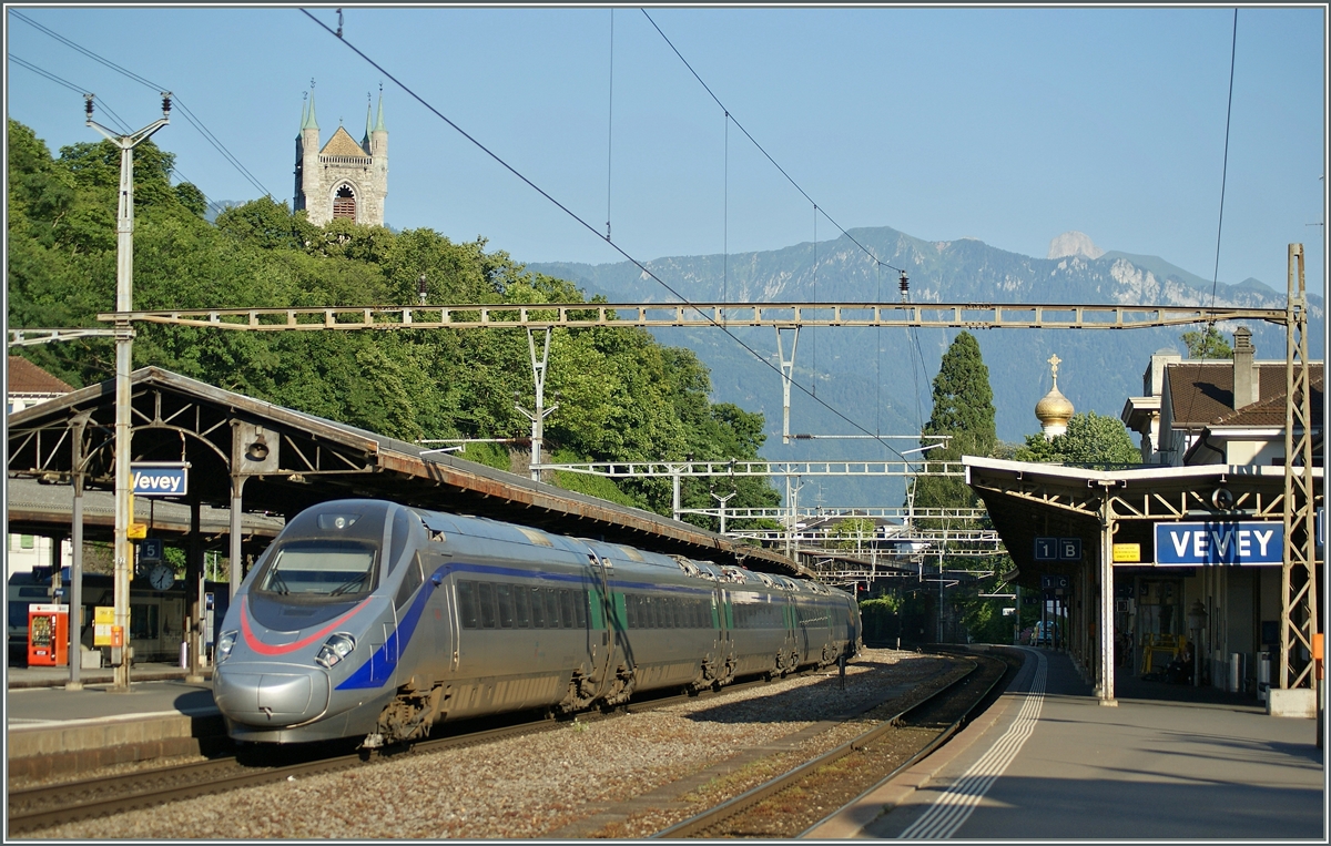 Ein FS ETR 610 nach Milano bei der Durchfahrt in Vevey.
7. Juli 2010