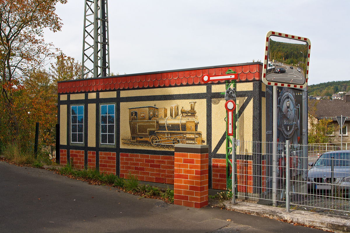 
Ein gewolltes Graffiti, oder eine wunderschöne Wandmalerei an einer Trafostation der Westnetz (RWE) im Betzdorf/Sieg, hier am 28.09.2014, Längsseite 1