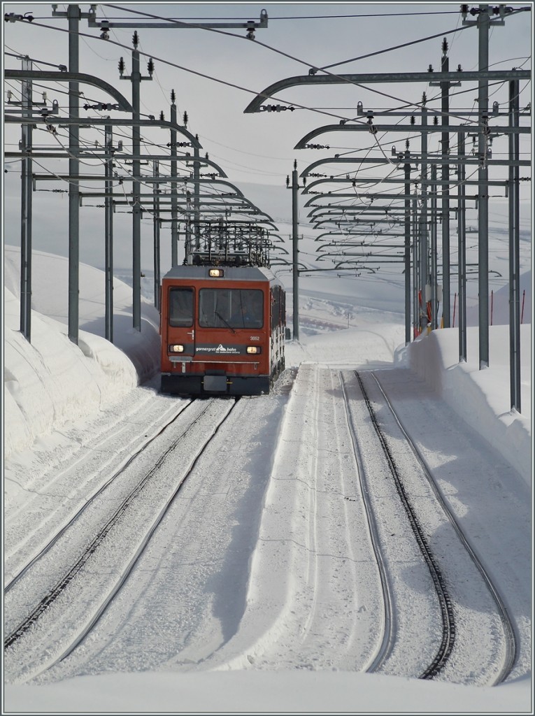 Ein GGB Zug auf Talfahrt kurz vor Riffelberg.
27. Feb. 2014