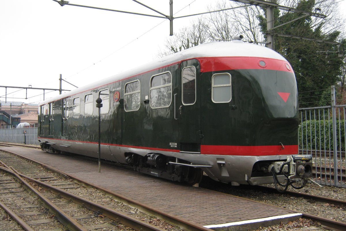 Ein PEc -Postwagen,die mit Stromlinienzüge Mat '36, '40 und '46 mitfuhr, steht am 4 März 2012 ins NSM in Utrecht. 