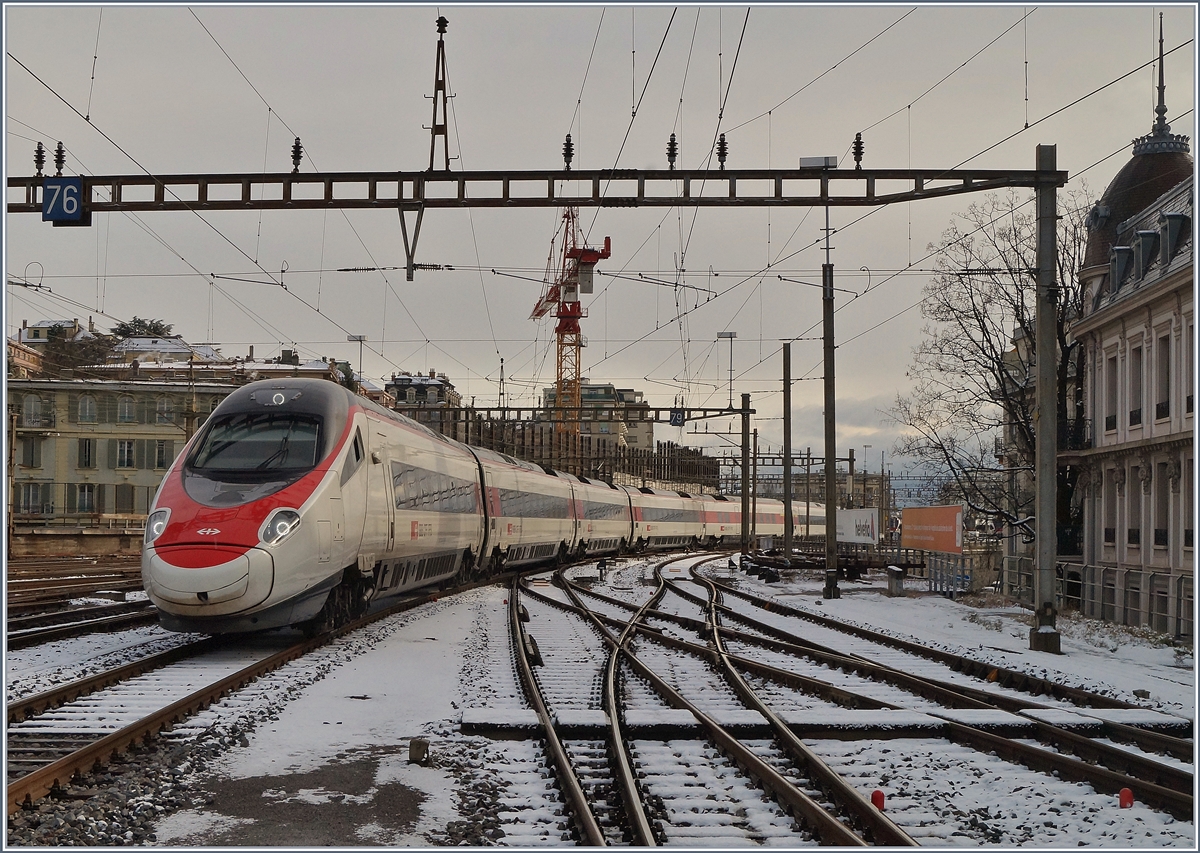 Ein SBB ETR 610 erreicht als EC 32, unterwegs von Milano nach -Genève, den Bahnhof Lausanne.
1. Dez. 2017