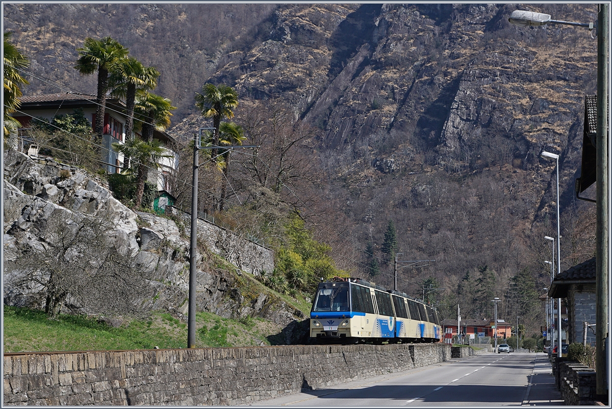 Ein SSIF Treno Panoramico auf der Fahrt nach Domodossola kurz nach Ponte Brolla.
20. März 2018