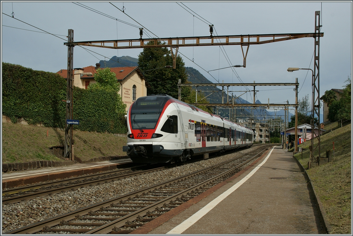 Ein  Tilo -Flirt auf dem Weg nach Chiasso beim Halt in Lugano Paradiso. 
14. Sept. 2013 