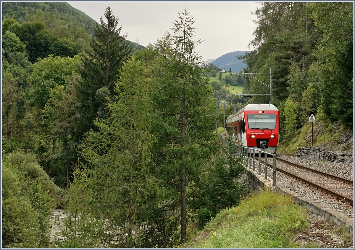 Ein TMR NINA erreicht als Regionalzug von Orsière nach Sembrancher in Kürze sein Ziel.
13. Sept. 2017 