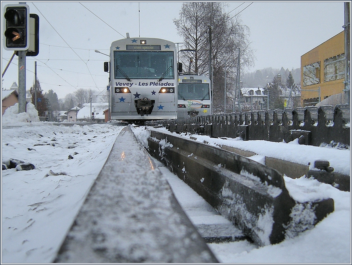 Ein Winterbild aus Blony mit dem  Train des Etoiles  umd dem  Astro Pleiades  im Hintergrund..
5. März 2007