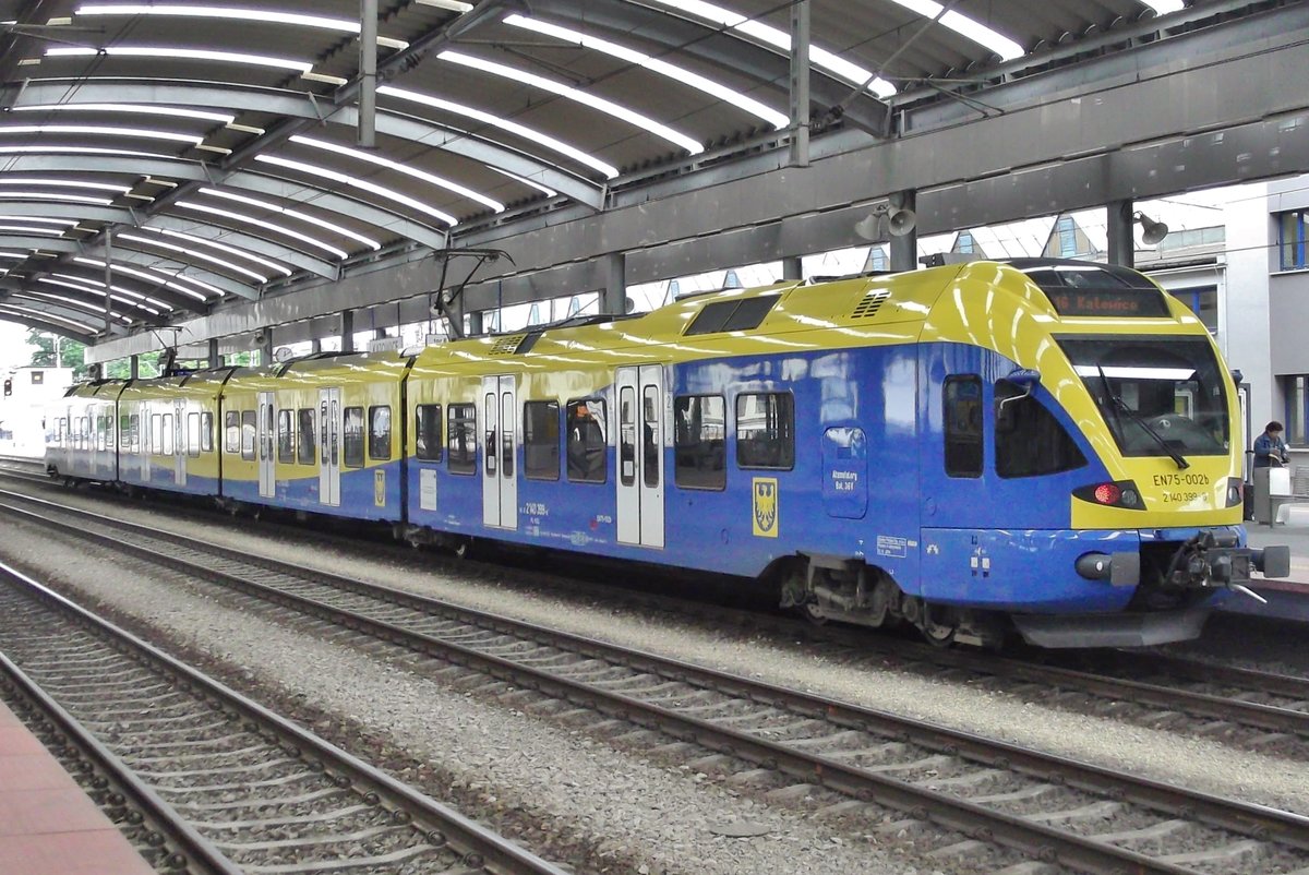EN75-002b steht am 28 Mai 2015 in Katowice. 