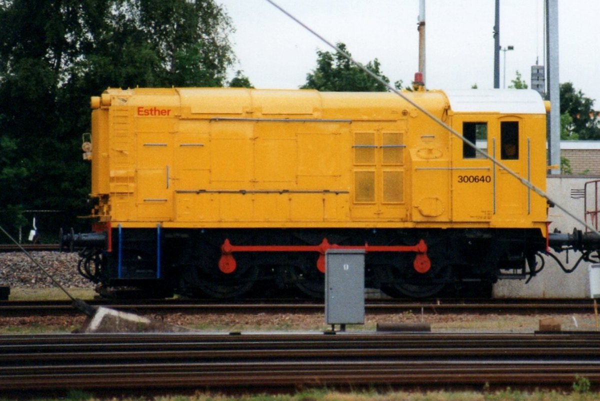 'ESTHER´ Strukton 300640 steht am 2 Juli 2004 in Roosendaal.