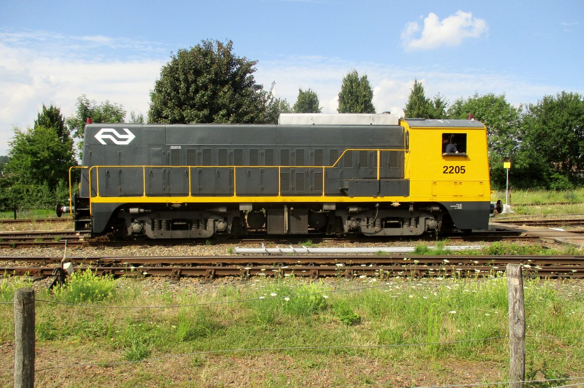 Ex-NS 2205 lauft in Simpelveld um am 8 Juli 2017.