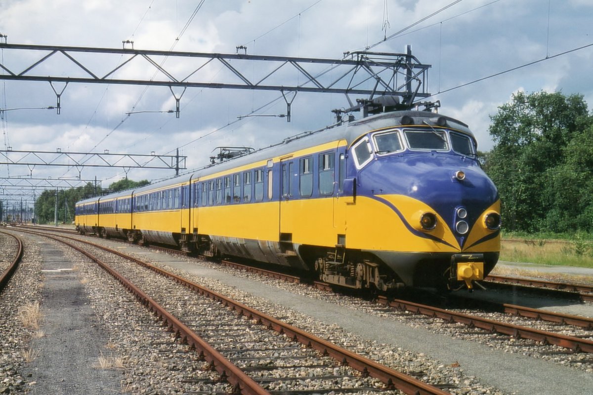 Ex-NS 766 steht am 21 Augustus 1996 abgestellt in Emmen. 