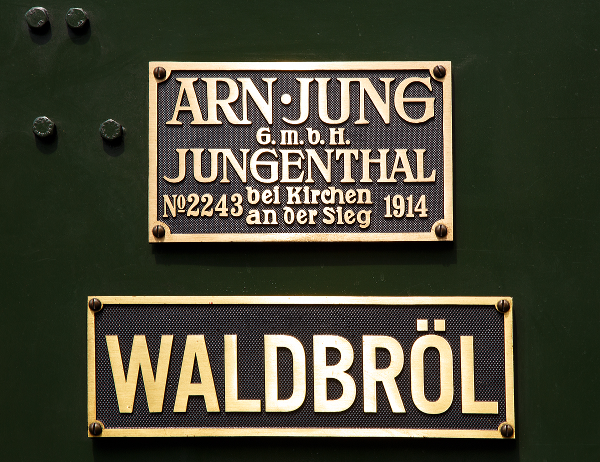 
Fabrikschild der Jung 2243 - Dampflok  Waldbröl  des Eisenbahnmuseums Dieringhausen am 28.05.2016 im Eisenbahnmuseum Dieringhausen.