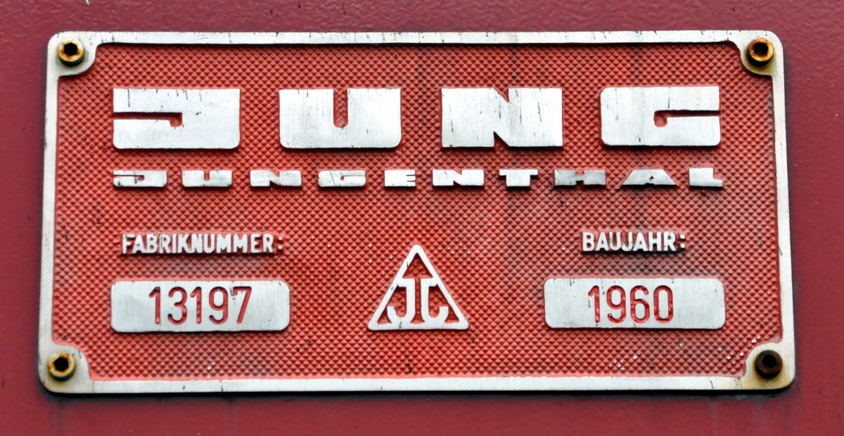 Fabrikschild der Köf 6759 von Jung im Bahnpark Augsburg am 25.10.2009.