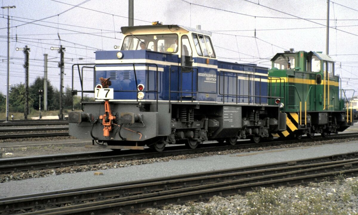 Ferngesteuerte Rangierloks der Regentalbahn als  Nummerngirl Nr.7  bei der Jubiläumsparade 150 Jahre Deutsche Eisenbahn in Nürnberg am 14.09.1985.