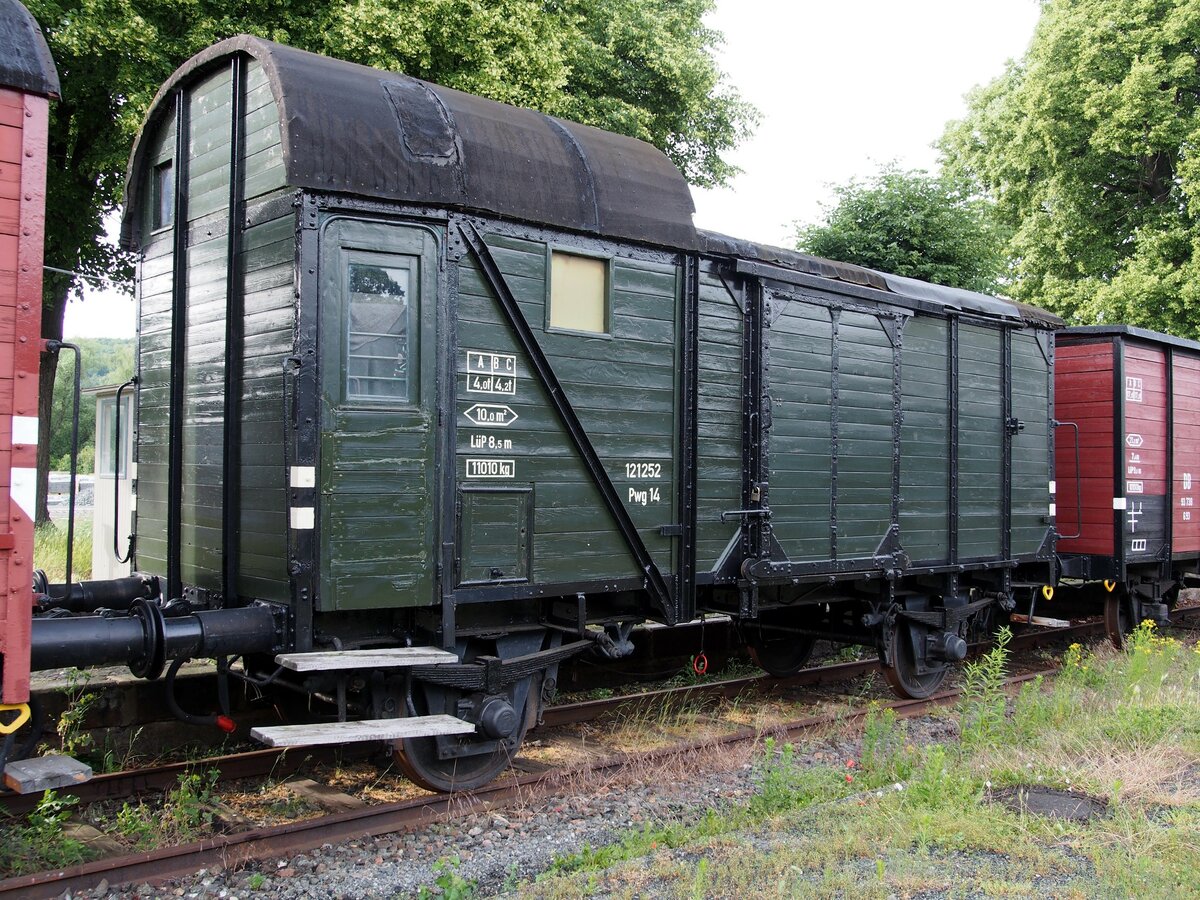 Güterzugbegleitwagen Pwg 14 Nr.121252 im Eisenbahnmuseum Vienenburg am 19.06.2014.