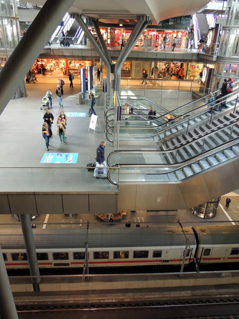 Hauptbahnhof Berlin, mittlerer Bereich am 28.09.2013.