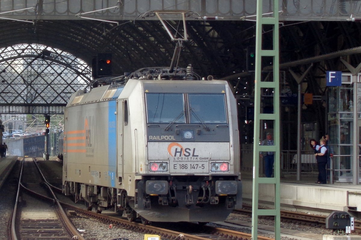 HSL 186 147 durchfahrt am 9 April 2017 Dresden Hbf.
