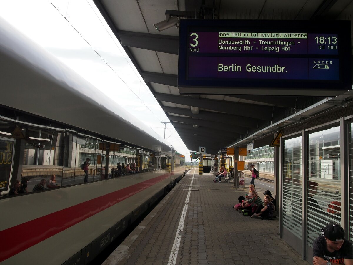 ICE 1000 ex Metropolitan abfahrbereit in Augsburg nach Berlin Gesundbrunnen am 31.05.2015.