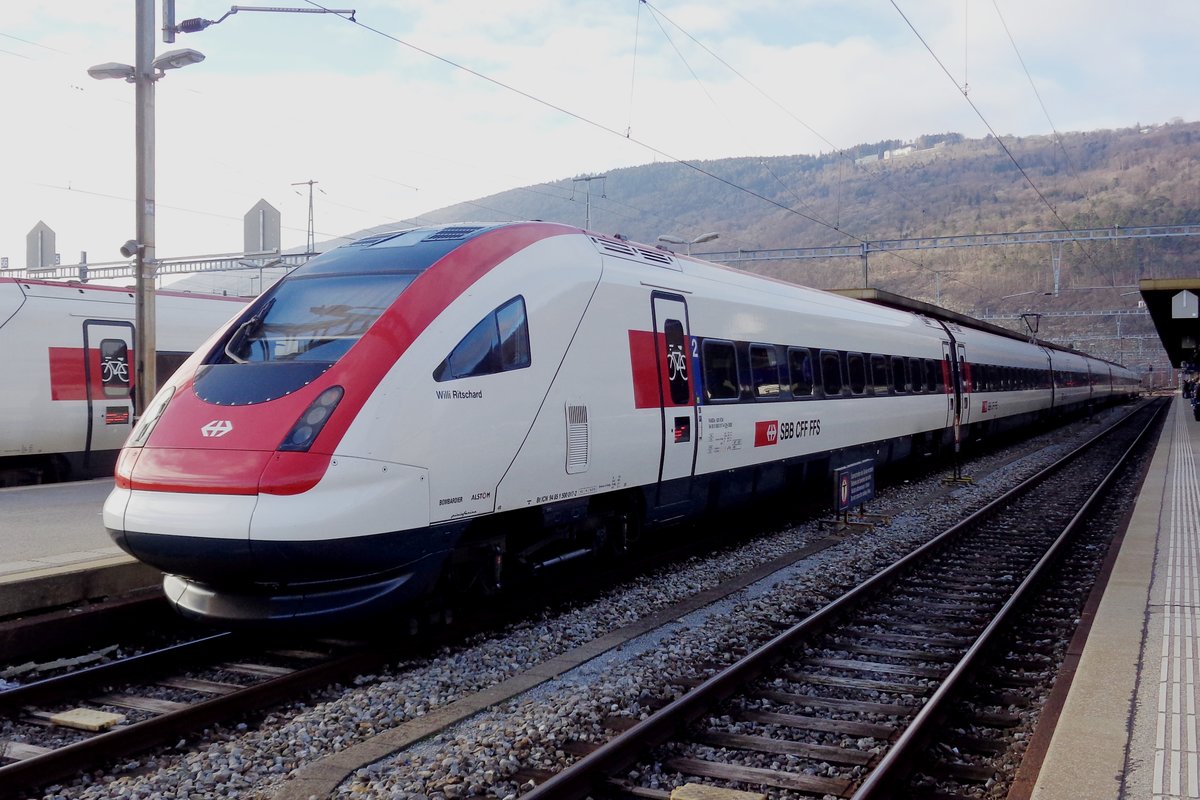 ICN 500 017 steht am 2 Jänner 2019 in Bienne/Biel. 