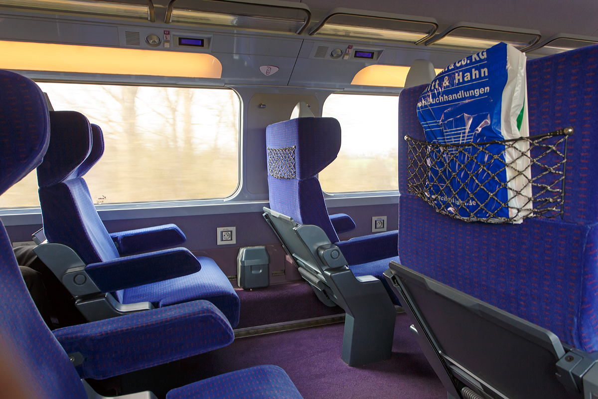 Im Oberdeck eins 1.Klasse Abteils des SNCF TGV Euroduplex 2N2 Tz 4714 (TGV 310027/TGV 310028) am 24.03.2014 bei der Fahrt zwischen Frankfurt am Main und Marseille.