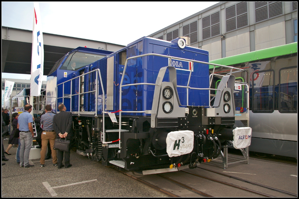InnoTrans 2016 in Berlin: Alstom brachte seine neue Prima H3 zur Messe. Es ist eine dreiachsige Rangierlokomotive die sowohl komplett emissionsfrei oder im Dieselbetrieb gefahren werden kann. Sie ist bei Metrans in Hamburg im Einsatz (NVR-Nummer 90 80 1002 011-7 D-MTR)