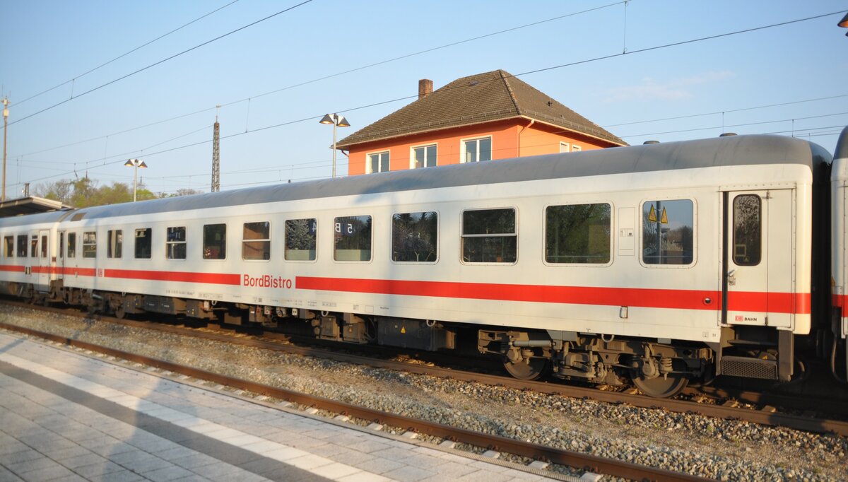 Intercity Bord Bistro Wagen in Günzburg am 13.04.2014.